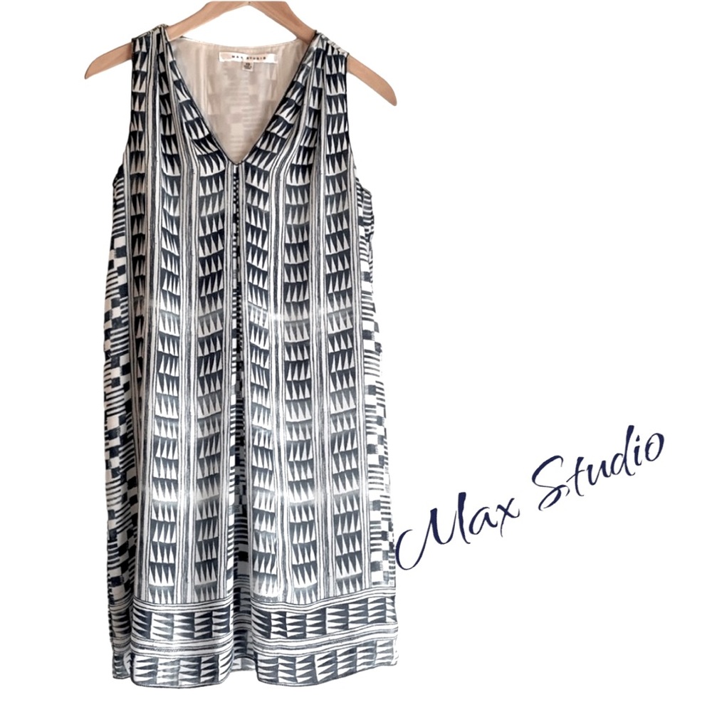 Like New! Max Studio Dress in Navy Blue & White Size XS